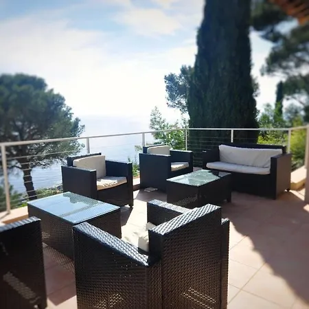 ホテル Mont Des Oiseaux-piscine Vue 180° Sur *